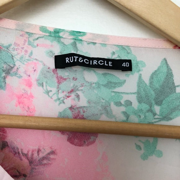 Rut & Circle pink floral blouse - Picture 3 of 3